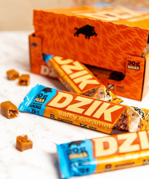 BATON PROTEINOWY SŁONY KARMEL DZIK® - 24 SZT.