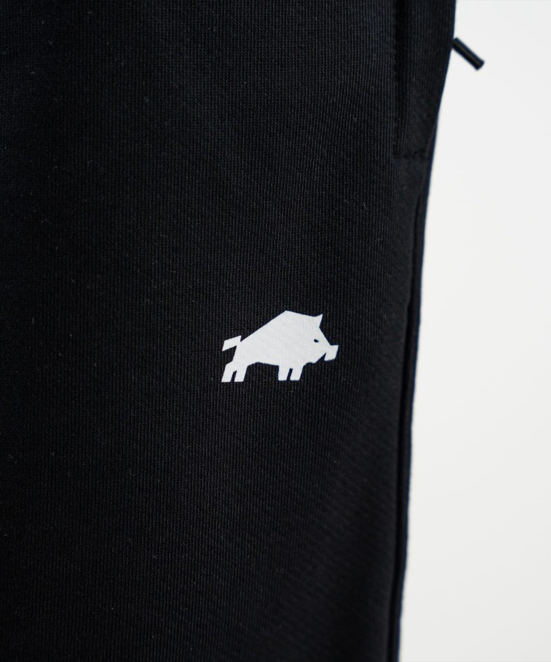 spodnie-dresowe-oversize-czarne-wk-dzik-basic-zdjecie-logo