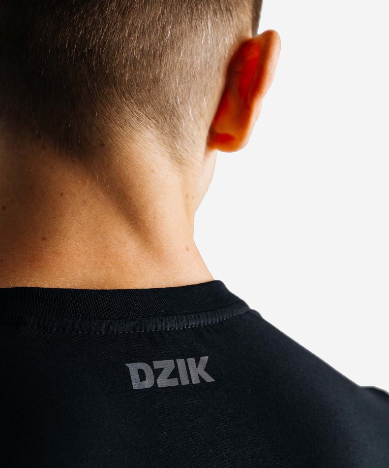 koszulka-slim-czarna-jtcnw-wk-dzik-zdjecie-tyl-szyja-i-logo