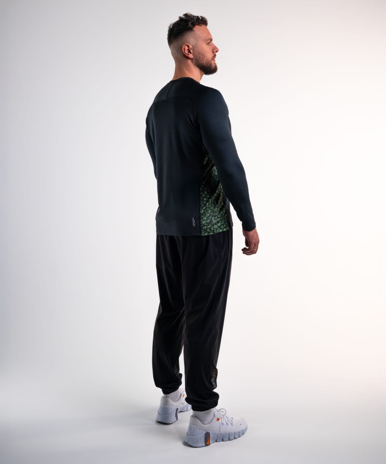 koszulka-longsleeve-treningowy-czarny-raster-wk-dzik-zdjecie-sylwetka-bok