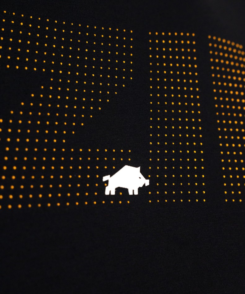 koszulka-slim-czarna-dots-wk-dzik-zdjecie-logo