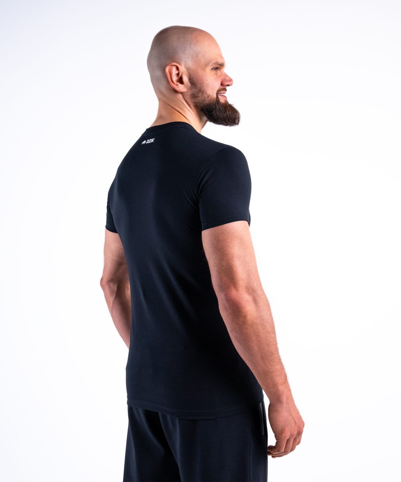 koszulka-slim-czarna-wk-dzik-jtcnw-v2-zdjecie-bok