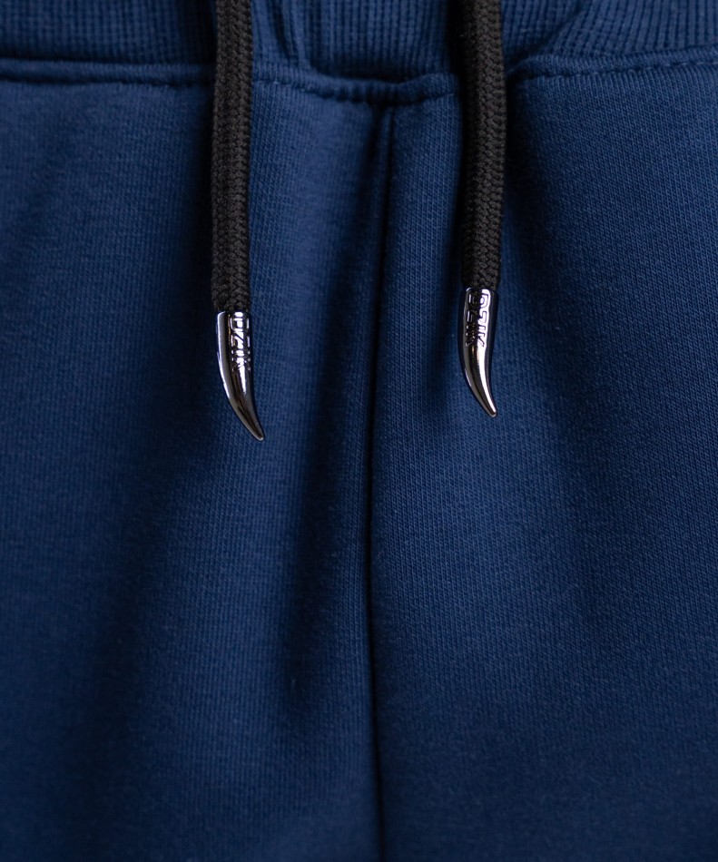 spodnie-dresowe-regular-granatowe-wk-dzik-basic-zdjecie-koncowek-sznurka-od-sciagacza