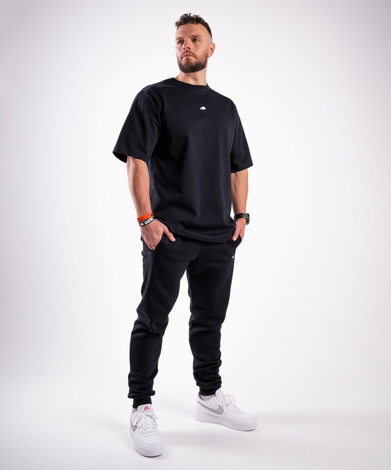 koszulka-oversize-czarna-wk-dzik-basic-zdjecie-sylwetka