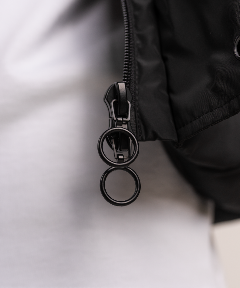 kurtka-zimowa-pikowana-oversize-czarna-wk-dzik-primaloft-zdjecie-detal-suwak