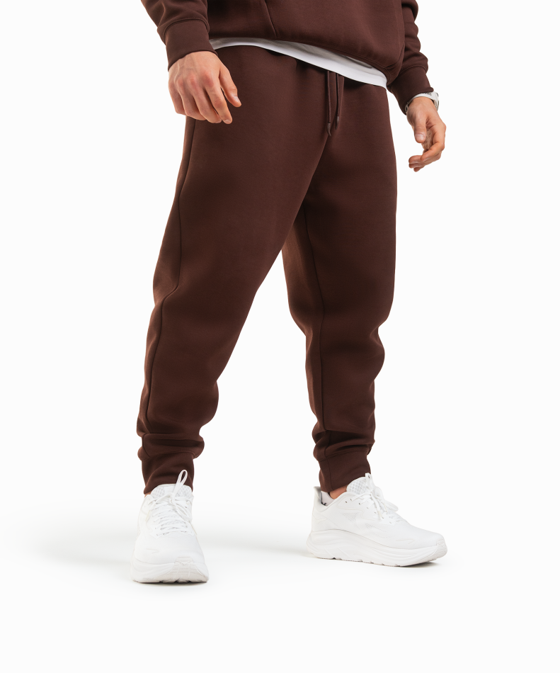 spodnie-dresowe-interlock-oversize-brazowe-wk-dzik-zdjecie-przod-bokiem