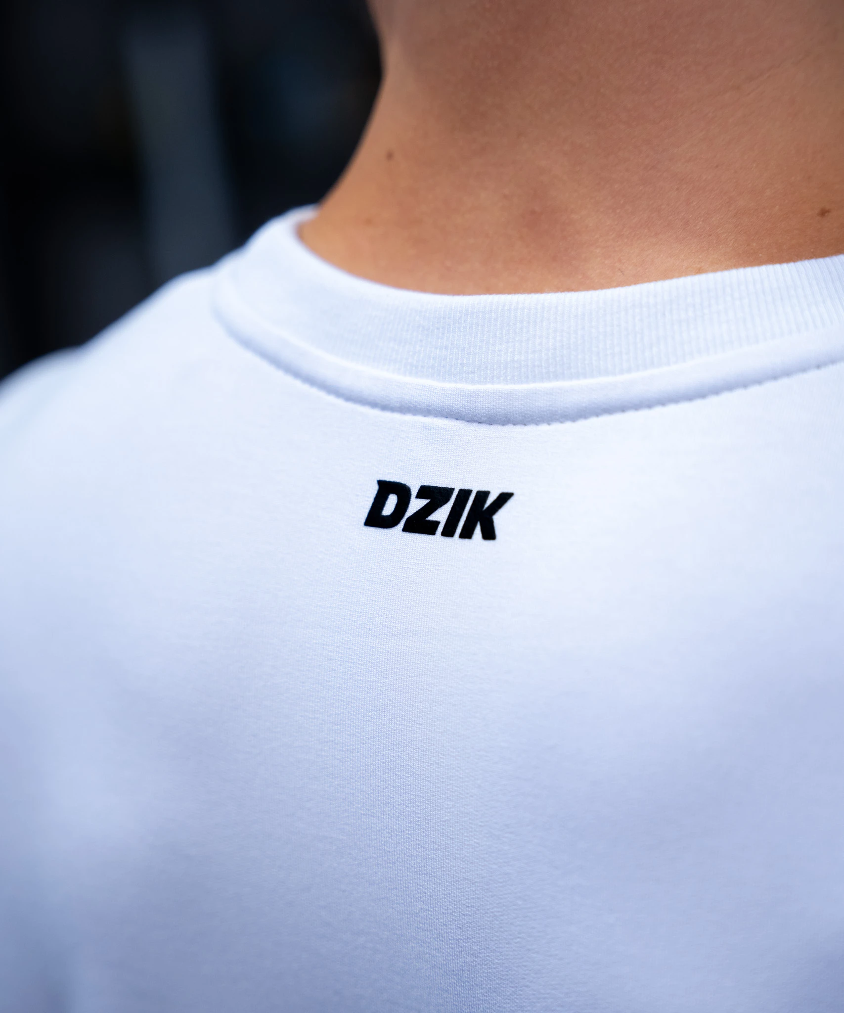 core-t-shirt-oversize-white-img-5.jpg