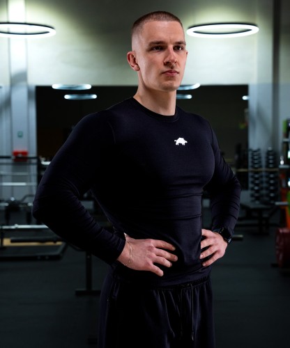 core-longsleeve-slim-black-img-1.jpg