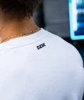 core-longsleeve-regular-white-img-4.jpg