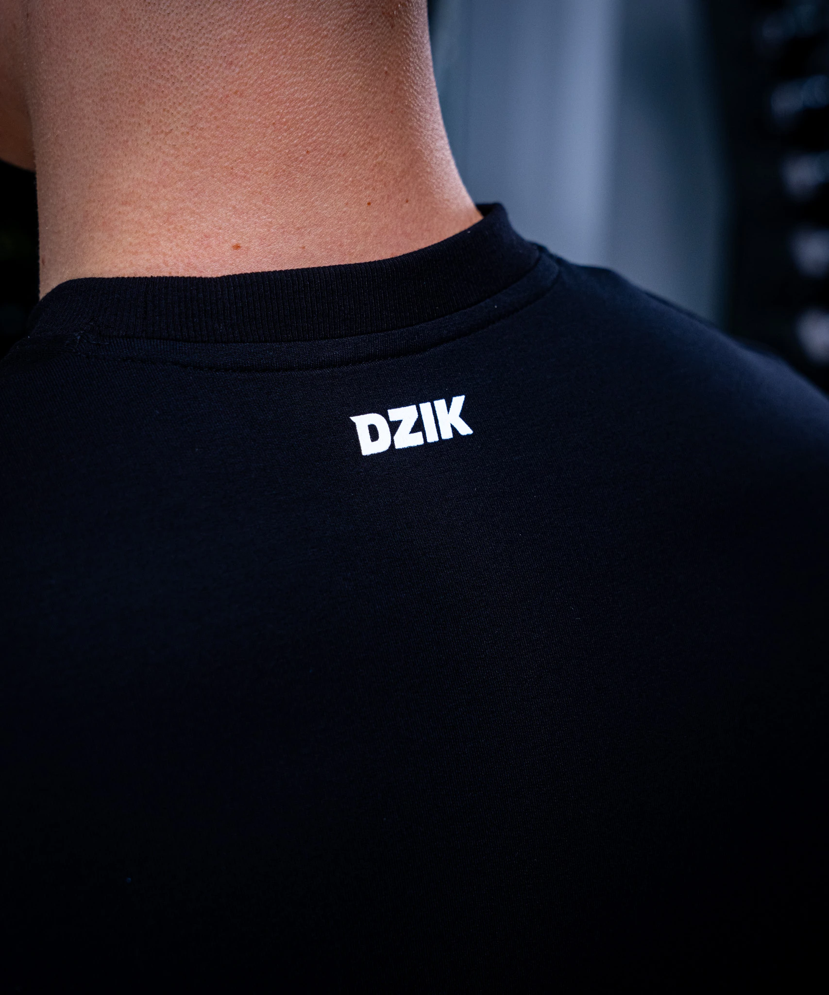 core-longsleeve-oversize-black-img-5.jpg