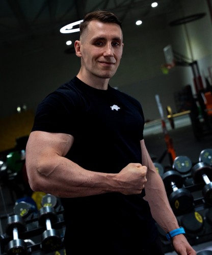 core-t-shirt-regular-black-img-1.jpg