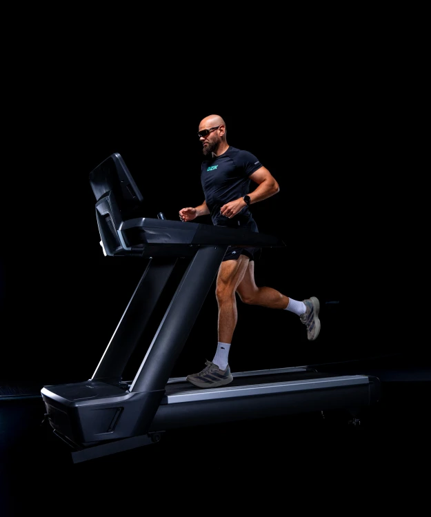 pro-run-tech-t-shirt-regular-onyx-black-img-7.jpg