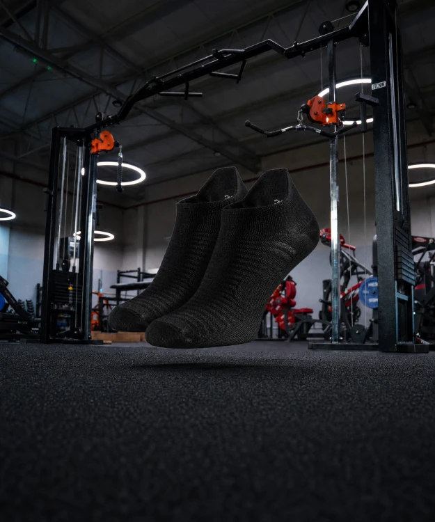 pro-run-low-socks-black-img-1.jpg