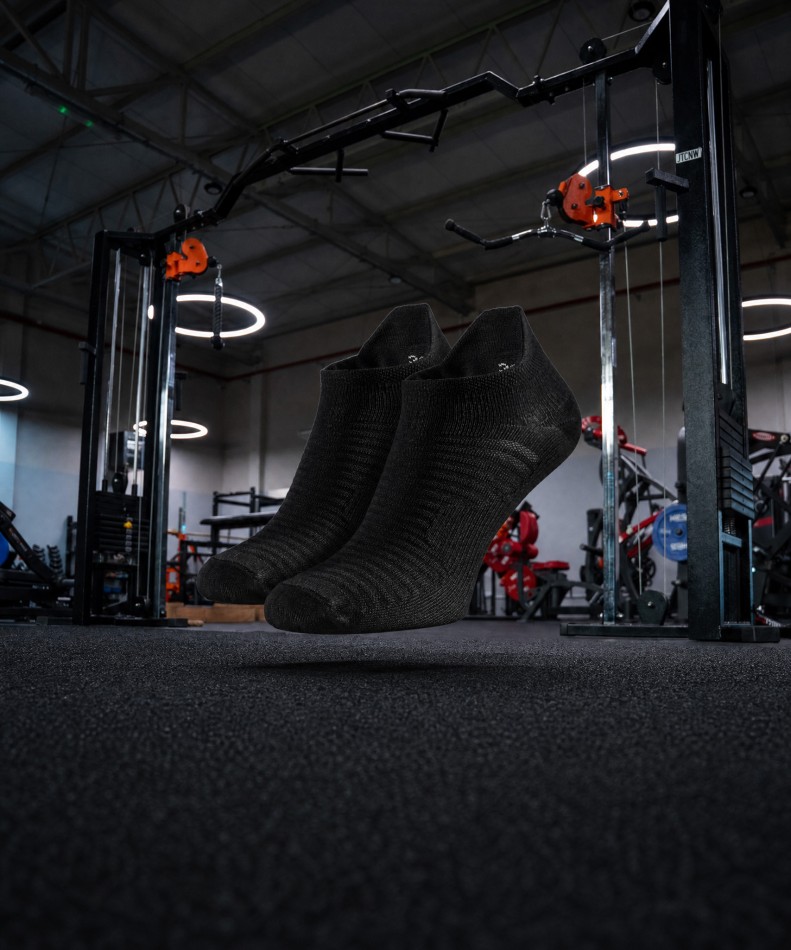 pro-run-low-socks-black-img-1.jpg