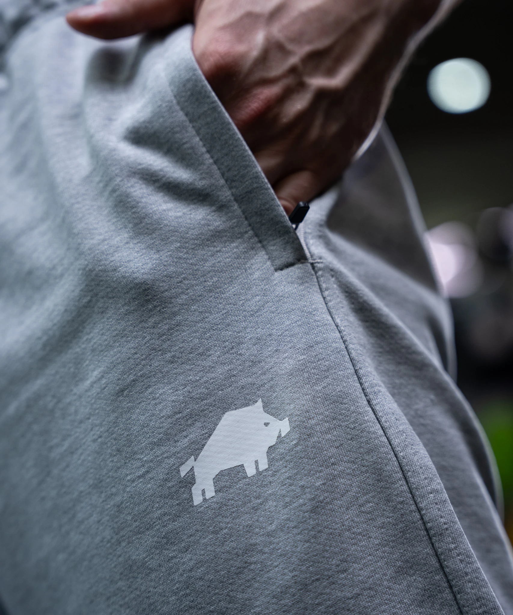 CORE JOGGERS OVERSIZE GRAY MELANGE - zdjęcie logo