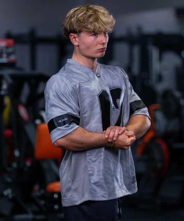 core-jersey-oversize-utlimate-gray-5.webp