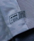 CORE JERSEY OVERSIZE ULTIMATE GRAY zbliżenie oznaczenia