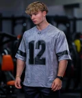 CORE JERSEY OVERSIZE ULTIMATE GRAY zdjęcie na modelu frontem