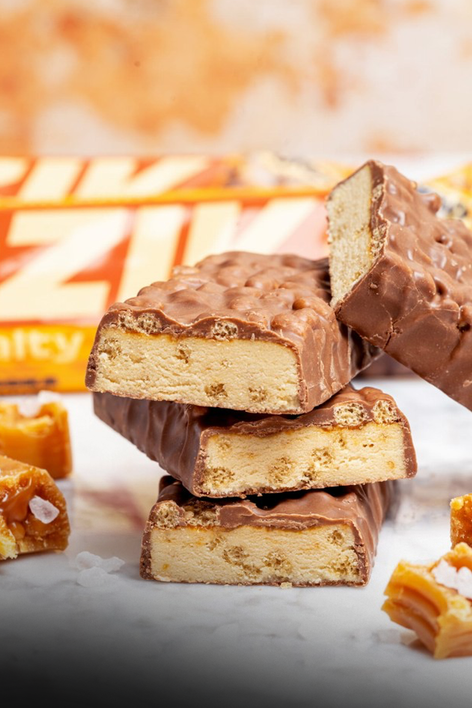 Zdjęcie przedstawia batony proteinowe